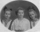 Helene Boes ca 20 Jahre mit den zwei Schwestern