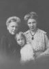 Mathilde Mügge mit Tochter Hedwig und Enkelin Irmela ca. 1920